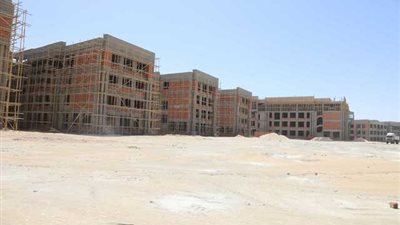 رئيس جامعة جنوب الوادي ومساعد وزير التعليم العالي يتفقدان منشآت الجامعة الاهلية