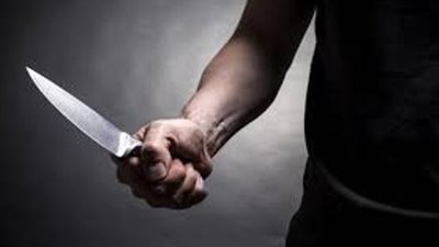 بسبب خلافات عائلية .. الأب أصاب نجله فى رقبته بالسكين