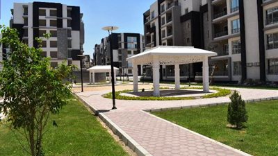 بشارة: جهاز الشروق يسلم 85 شقة جديدة فى مشروعات الإسكان بالمدينة.. بالصور