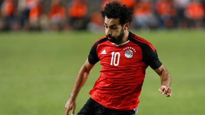 اعلامى شهير يصدم الجماهير بشأن مشاركة محمد صلاح ضد ليبيا