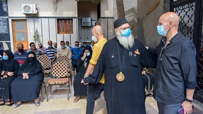مسعود يتابع تطعيم الأخوة الأقباط والمسلمين بلقاح كورونا داخل كنيسة ماري مينا ب