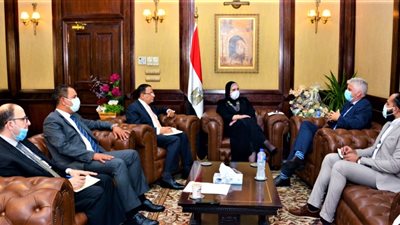 وزيرة التجارة تبحث مع شركة ملابس أمريكية ضخ استثمارات جديدة بالسوق المصري