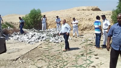 إزالة تعديات على مساحة ١٢٣ فدان من أراضى املاك الدولة بالزينية شمال الأقصر
