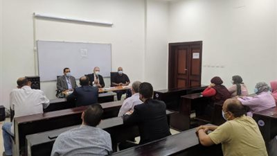 رئيس جامعة بنى سويف التكنولوجية يلتقى أعضاء التدريس و العاملين