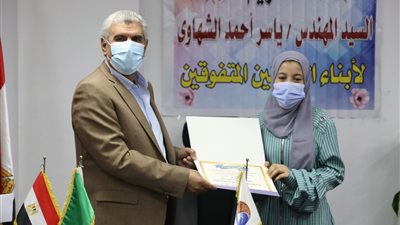 مياه المنيا: تكريم طلاب الثانوية العامة من أبناء العاملين بالشركة