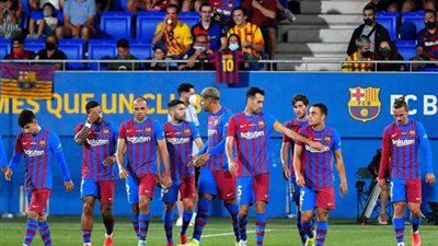 كوتينيو وديباي يقودان هجوم برشلونة أمام غرناطة