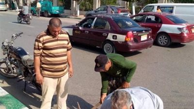 استعدادا لفصل الشتاء.. بدء صيانة صفايات الأمطار بشوارع حي ثان الزقازيق