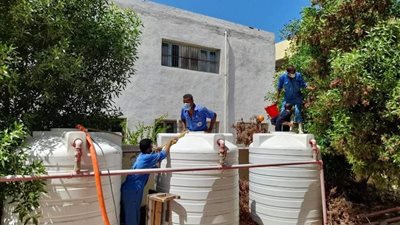 مياه البحر الأحمر بدأت حملة تطهير خزانات المدارس مجاناً