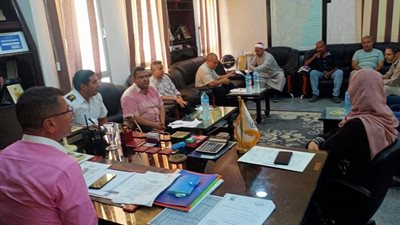 تطهير مخرات السيول بدهب استعدادا لموسم السيول