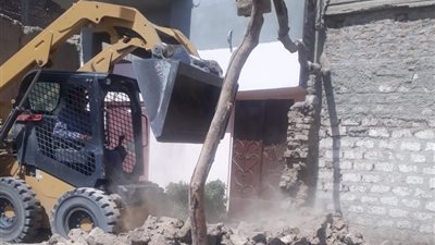إزالة حالة تعدى بالبناء بقرية المدامود شمال الأقصر