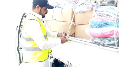 مستقبل وطن بمدينة أبوزنيمة يوزع أدوات مدرسية على الطلبه ومواد غذائية علي المواطنيين
