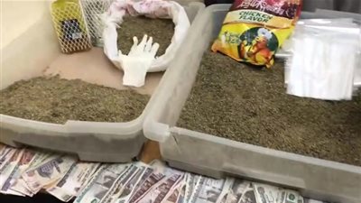 مبيد حشري وبودرة صراصير.. مجدي السمري يكشف طريقة تصنيع الاستروكس.. فيديو