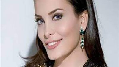 بالأصفر .. إطلالة ساحرة ل 