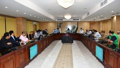 محافظ الفيوم يتابع الموقف التنفيذي للمشروعات الخدمية والسياحية