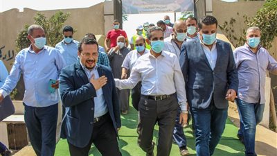 محافظ الغربية يتفقد قافلة طبية وأخرى للتحول الرقمي بقرية حنون-صور