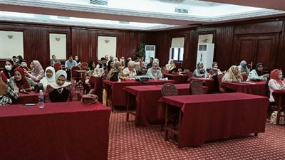 صيدلة حلوان تشارك بتدريب صيادلة وزارة الصحة فى الصيدلة الاكلينيكية.. بالصور