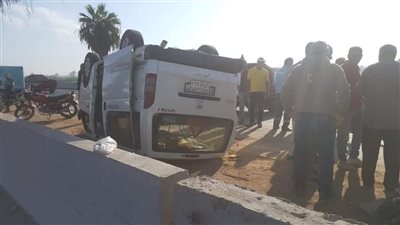 إصابة 14 شخص فى انقلاب ميكروباص على طريق جمصه بالدقهلية