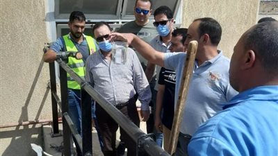 رئيس جهاز الشروق فى جولة مفاجئة على محطات الصرف إستعداداً للأمطار.. بالصور