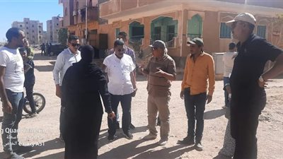 رئيس غارب يتابع اعمال توسعة و تمهيد الشوارع بمنطقة الصحراويه استعدادا لبدء الرصف