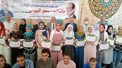 ادارة القناطر التعليمية تُكرم أوائل الاعدادية والثانوية