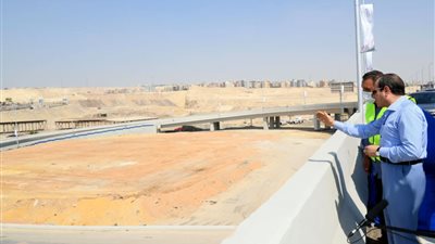 الرئيس السيسي يتفقد توسعة 