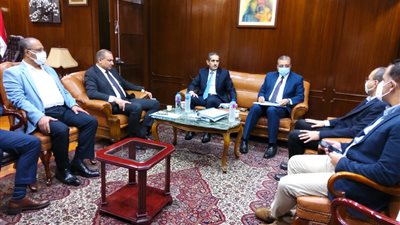 محافظ الغربية يناقش مع صندوق التطوير الحضاري تطوير عدد من المناطق بالمحافظة