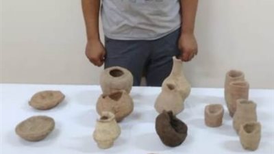 ضبط بحوزته 6 قطع آثرية .. ضبط صاحب محل لتنقيبه عن الأثار بمنزله فى سوهاج