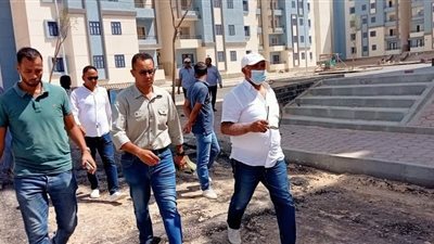 مسئولو الإسكان يتفقدون سير العمل بالمشروعات وأعمال التطوير بمدينة 15 مايو