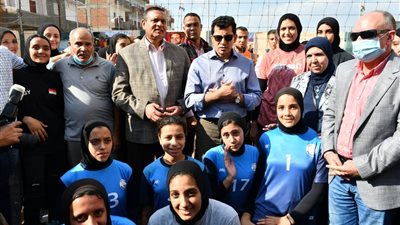 وزير الرياضة يفتتح حمام سباحة بمركز شباب كوم حمادة ويتفقد مركز بيبان