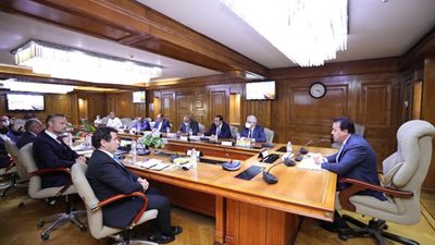 وزير التعليم العالي يعقد اجتماعا للتعاون في تدريب المتخصصين في السكك الحديدية