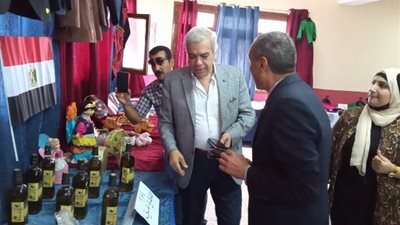 مدير تعليم الإسماعيلية يفتتح معرض المدرسة المنتجة..صور