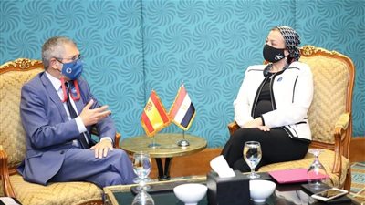 وزيرة البيئة تلتقى نظيرها الاسبانى لتبادل الآراء حول الأوضاع العالمية