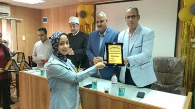 تكريم اوائل الشهادات الاعدادية العامة والازهرية والثانوية من ابناء العاملين بالشباب والرياضة بالقليوبية