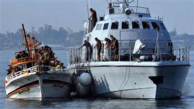 حرس السواحل البحري التونسي ينقذ 18 مهاجرًا غير شرعي من الغرق