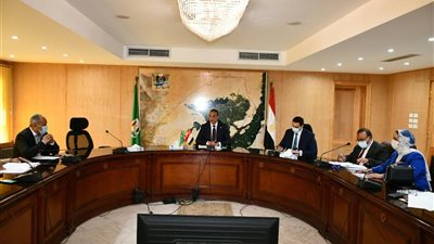 محافظ الفيوم يتابع الموقف التنفيذي لمشروعات البنية الأساسية بمبادرة 
