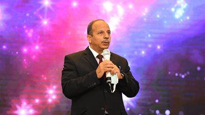 تعليم قنا: العمل بنظام الفترتين في المدارس ذات الكثافات العالية لتحقيق التباعد بين الطلاب