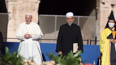 شيخ الأزهر والبابا فرنسيس وأنجيلا ميركل يختتمون الاجتماع الدولي 