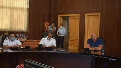 سكرتير عام البحر الأحمر يستعرض استعدادات تنفيذ سيناريو إدارة أزمة غرق عبارة بميناء الغردقة البحري