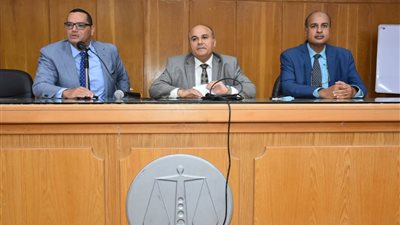 حقوق عين شمس تنظم ندوة تعريفية لطلاب الفرقة الأولى شعبة اللغة الانجليزية