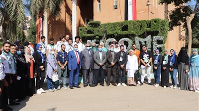 طلاب وهيئة تدريس كلية طب بنها يحتفلون بالعام الدارسى الجديد