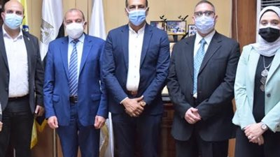 تكريم باحثة دكتوراه لحصولها علي منحة بجامعة تمبل الأمريكية