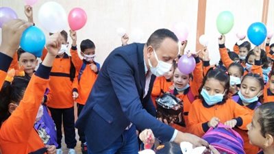 تطبيق الإجراءات الاحترازية أثناء الاحتفال بانتصارات اكتوبر بمدارس الجيزه