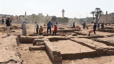 العنانى : تطوير طريق المواكب الكبرى وتزويده بالخدمات لافتتاحه