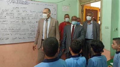 وكيل وزارة التعليم بالقاهرة فى جولة مفاجئة بمدارس السلام.. بالصور