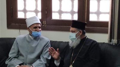 مؤمن الهوارى يستقبل القمص يؤانس بديوان عام المنطقة للتهنئة بذكرى المولد النبوي الشريف