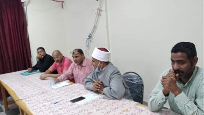 رئيس منطقة البحر الأحمر الأزهرية يجتمع بموجهى العموم لبحث العجز والزيادة بكافة معاهد المنطقة