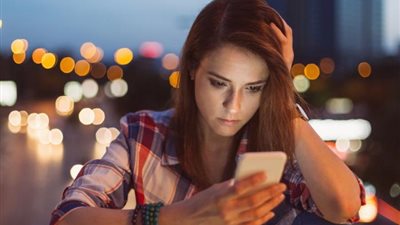 دراسة: خمس دقائق على وسائل التواصل الاجتماعي كفيلة بجعلك تعيسا
