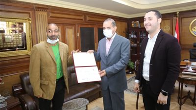 محافظ كفر الشيخ ونائبه يكرمان 