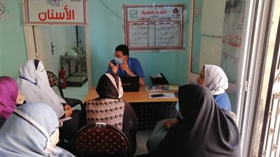 علاج ١٠٠٦ مواطنين بالمجان في قافلة طبية بدمياط