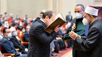 المتحدث الرئاسي ينشر صورًا لحضور الرئيس السيسي احتفالية المولد النبوي الشريف